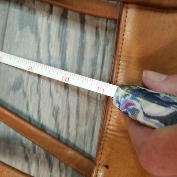 American West leather handbag. Bow front bag. - Picture 9 of 12